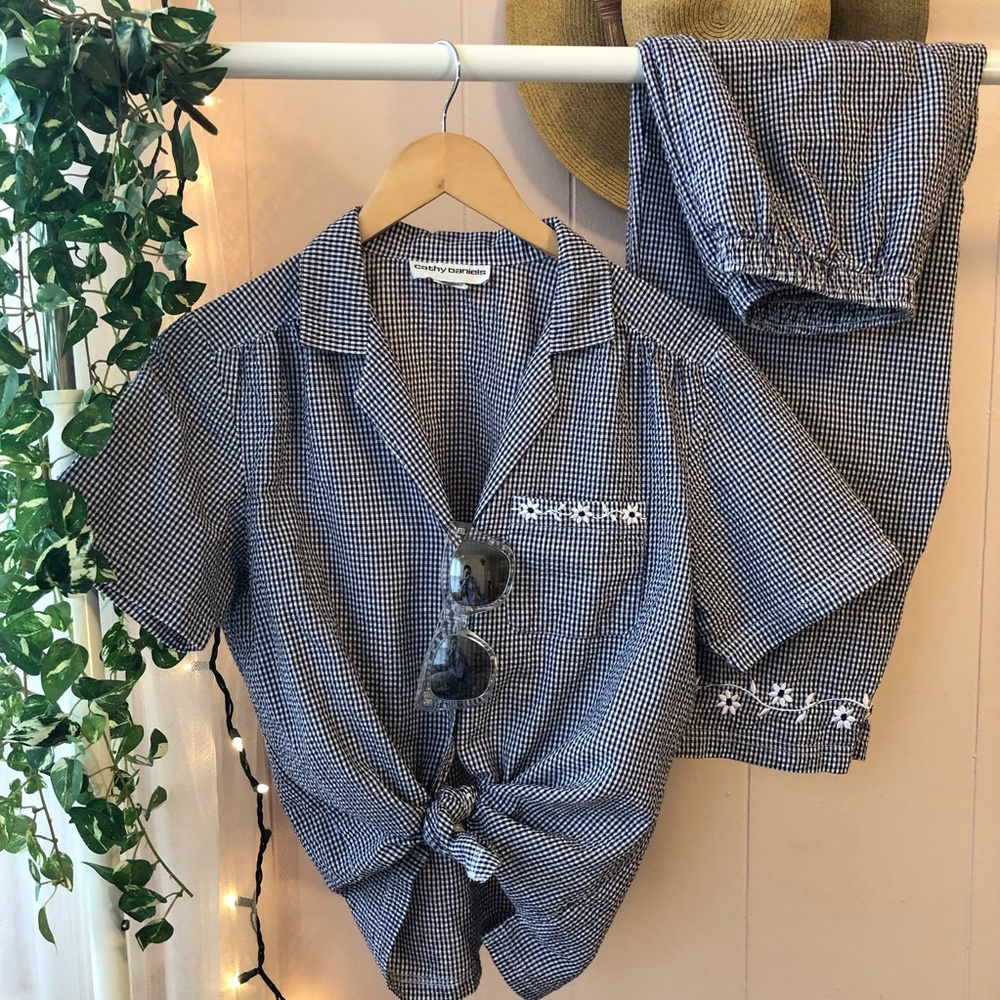 🌻3 for $15 sale🌻 Gingham Embroidered Daisy Set